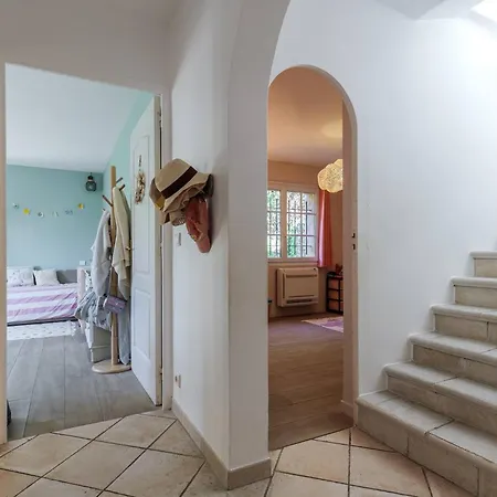 Semesterbostad Charming Provencal Family House With Swimming Pool