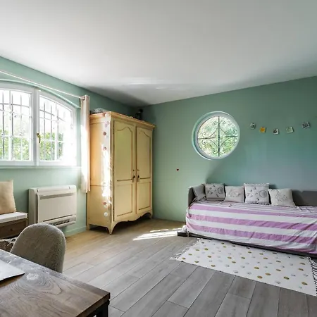Charming Provencal Family House With Swimming Pool בית נופש