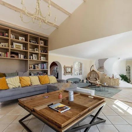 Semesterbostad Charming Provencal Family House With Swimming Pool