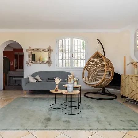 Charming Provencal Family House With Swimming Pool